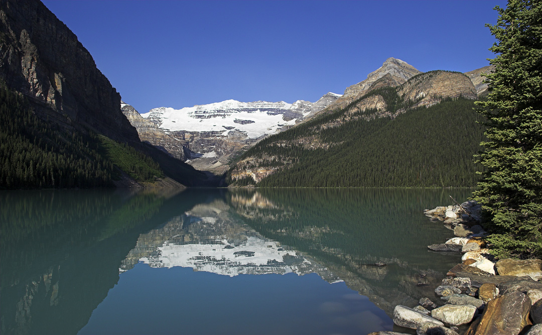 on a sotless summer day: lake louise and victoria glacier